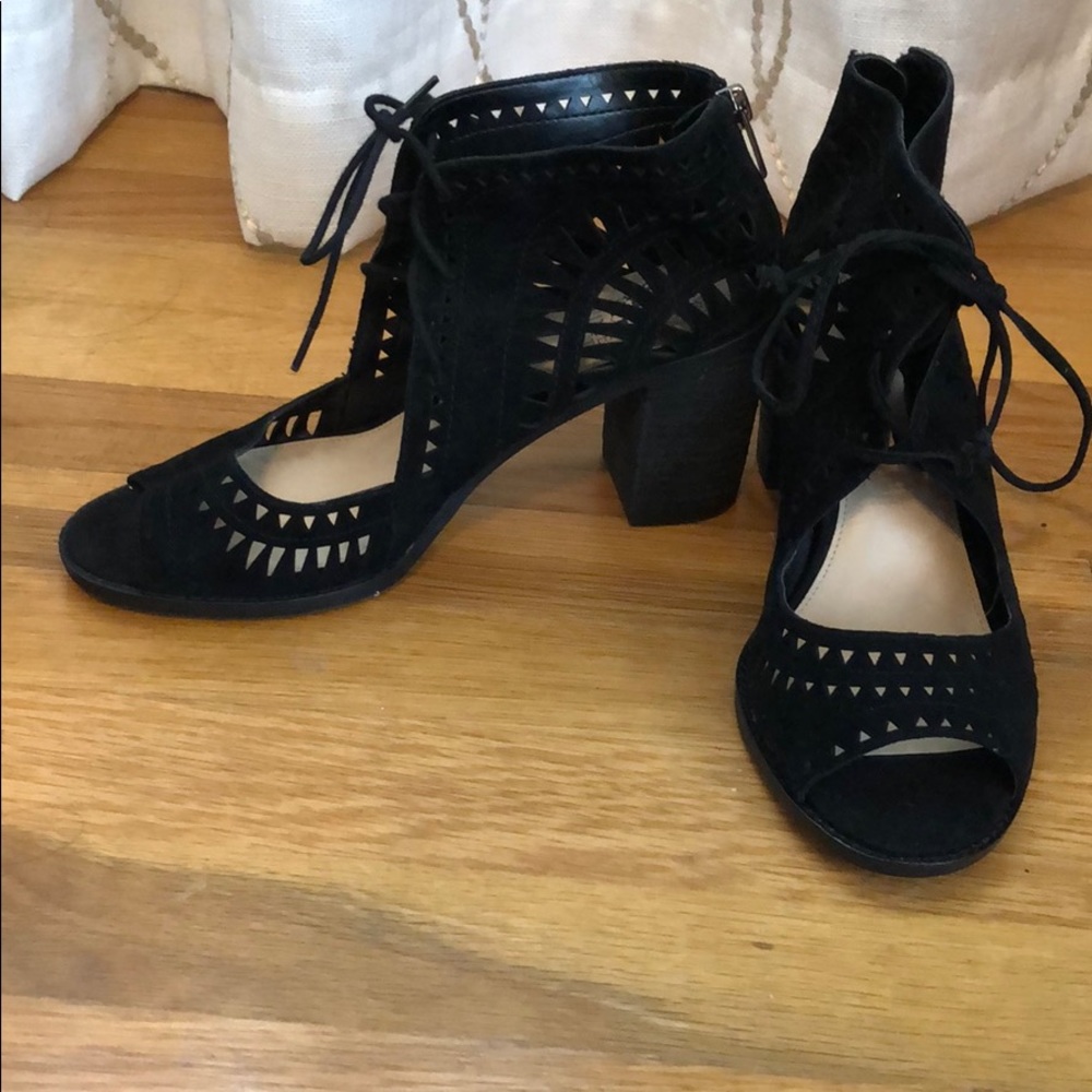 NWOT Vince Camuto Laser-cut Block Heels